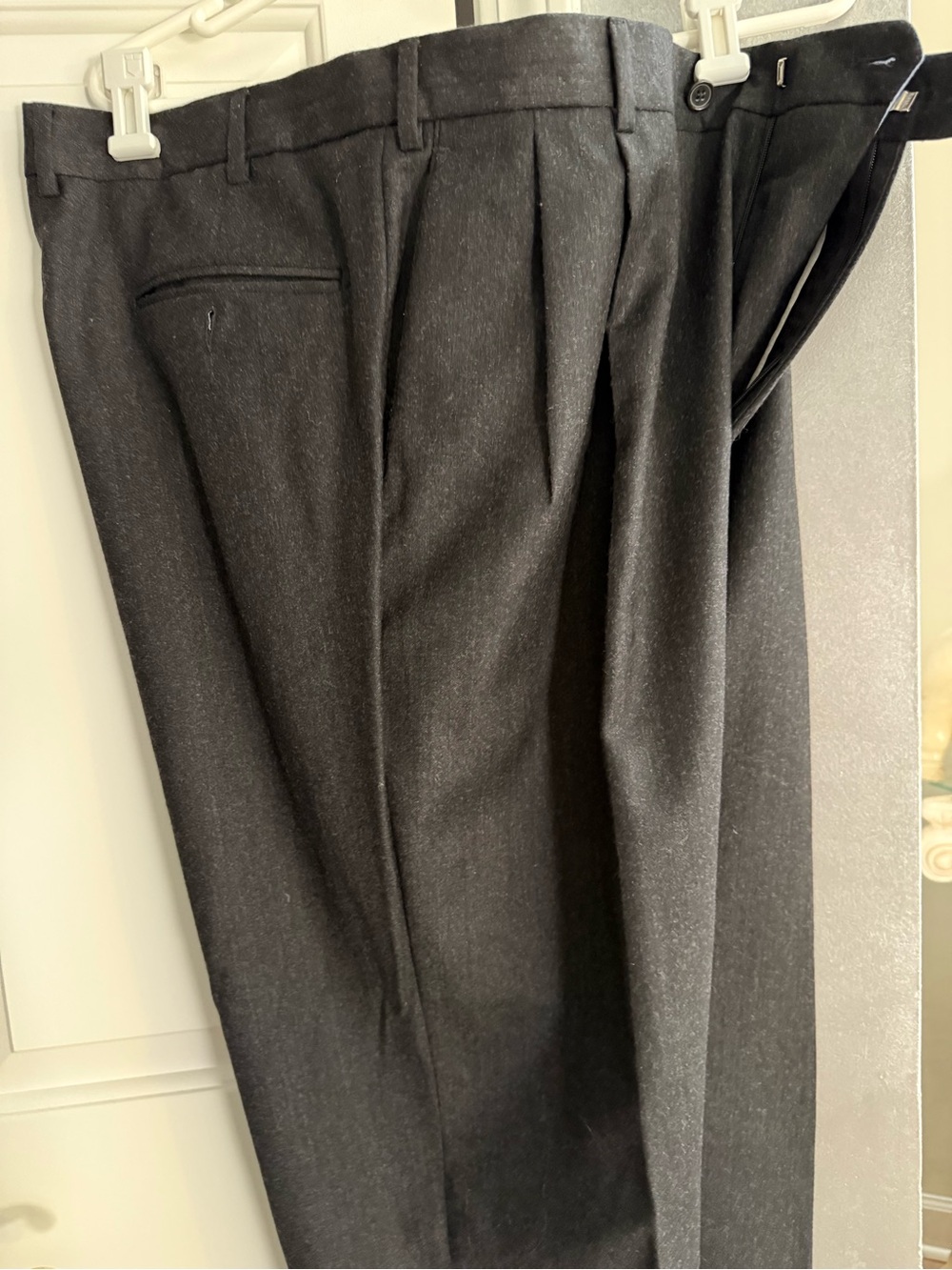 Men's Tailored Pleat-Front Dress Pants in Charcoal